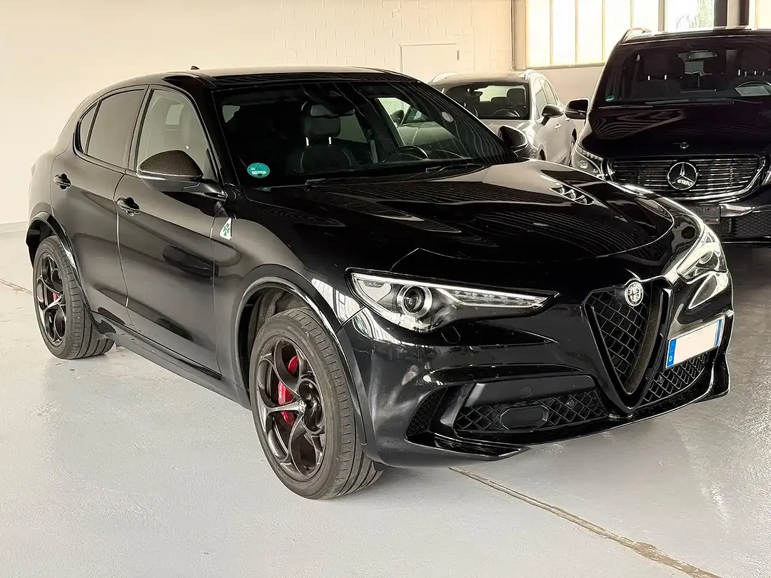 Alfa Romeo Stelvio Q4 Quadrifoglio - Thumbnail 3