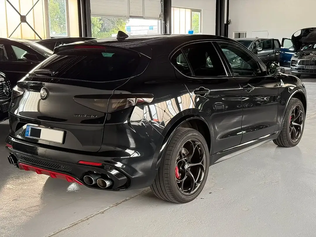 Alfa Romeo Stelvio Q4 Quadrifoglio - Thumbnail 4