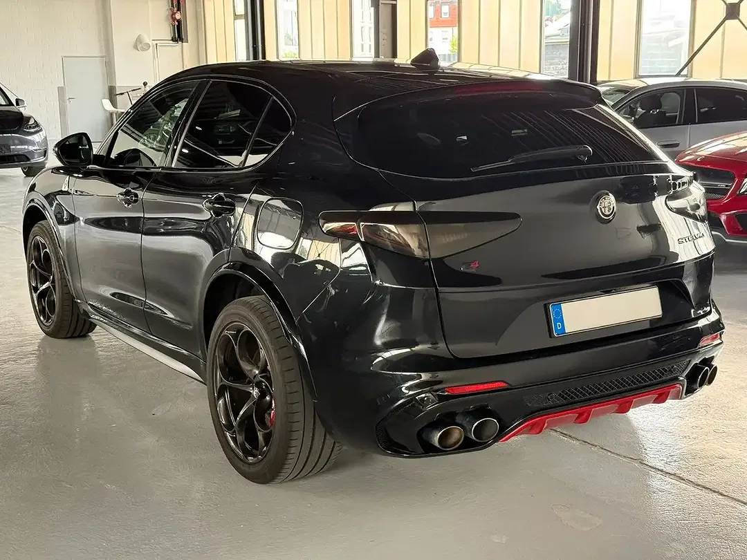 Alfa Romeo Stelvio Q4 Quadrifoglio - Thumbnail 6
