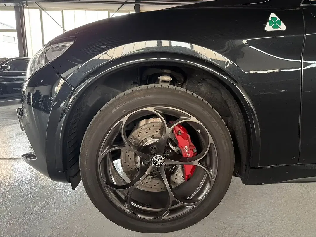 Alfa Romeo Stelvio Q4 Quadrifoglio - Thumbnail 8