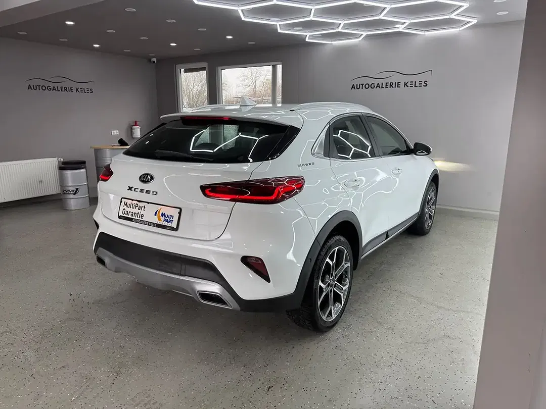 Kia XCeed PHEV Hybrid Spirit - Thumbnail 4