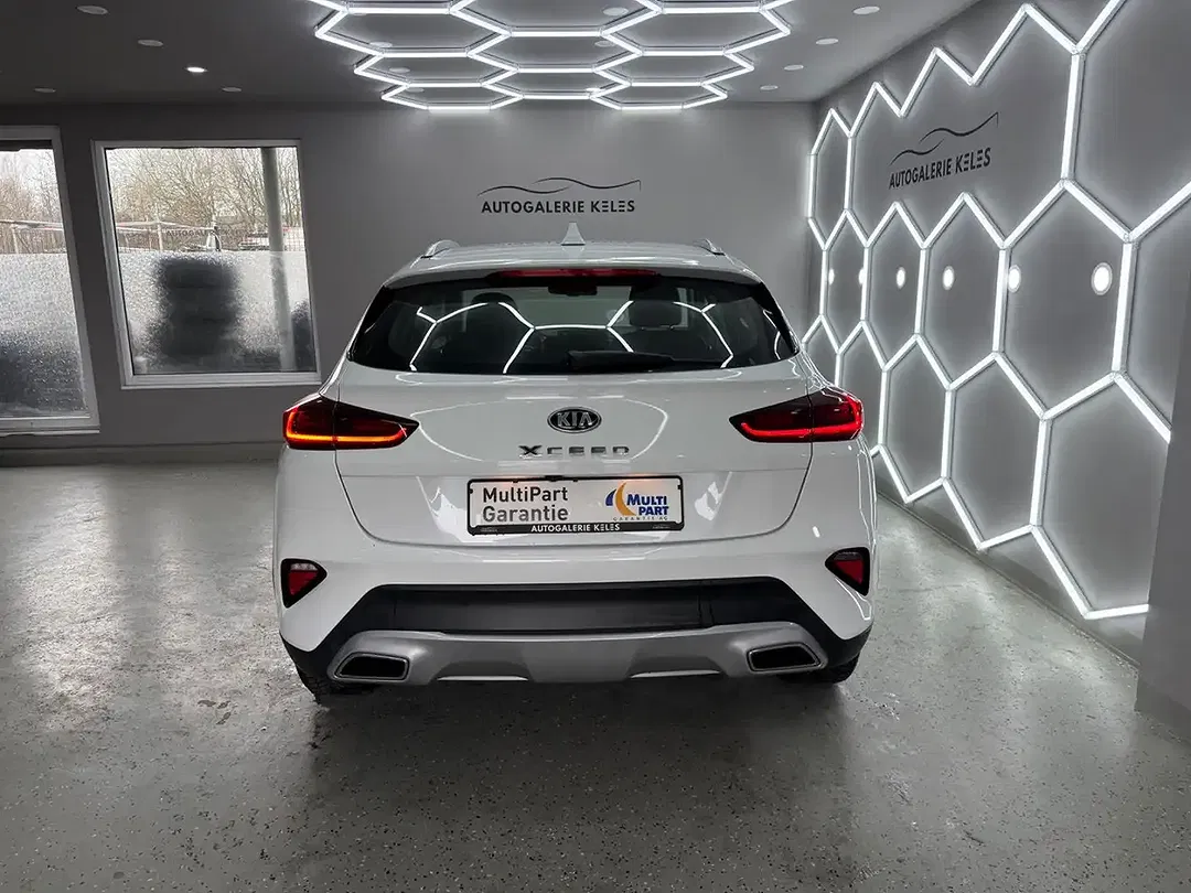 Kia XCeed PHEV Hybrid Spirit - Thumbnail 6