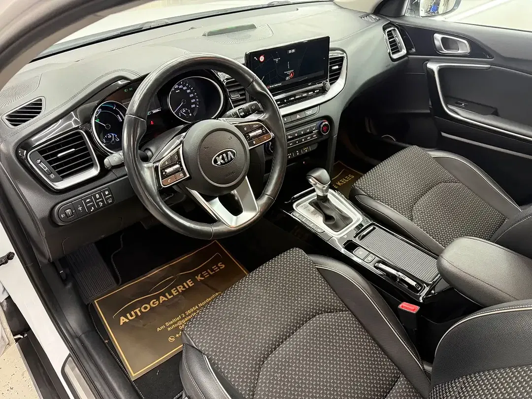 Kia XCeed PHEV Hybrid Spirit - Thumbnail 8