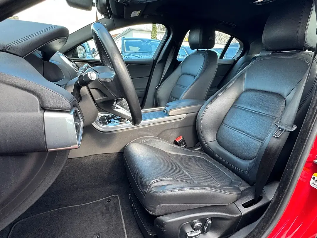 Jaguar XE 4x4 S Black - Thumbnail 13