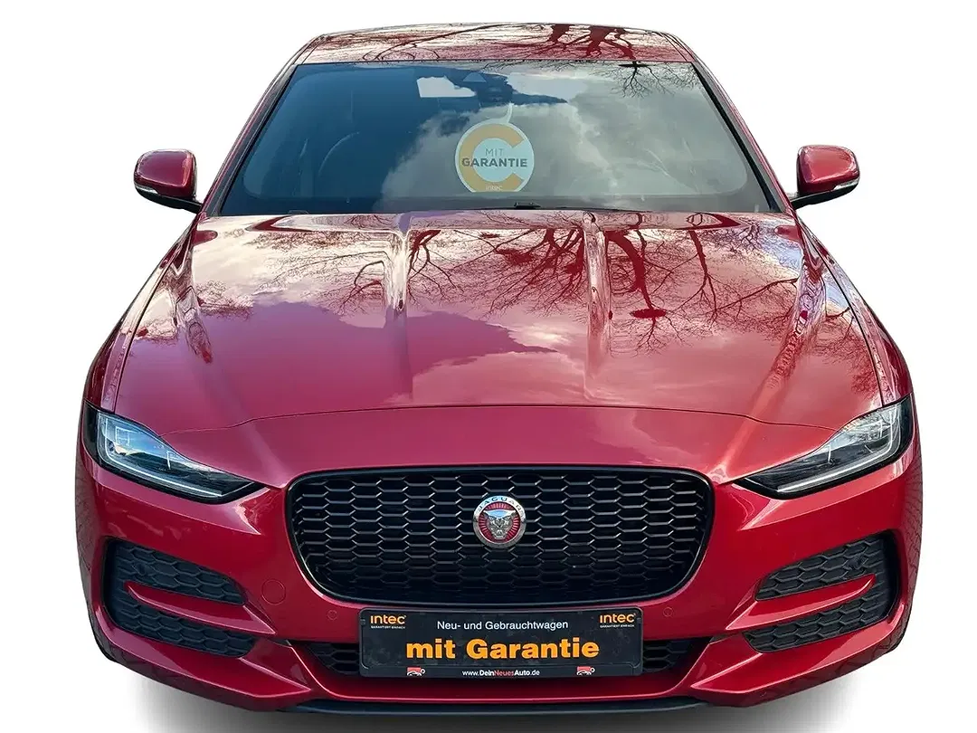 Jaguar XE 4x4 S Black - Thumbnail 3