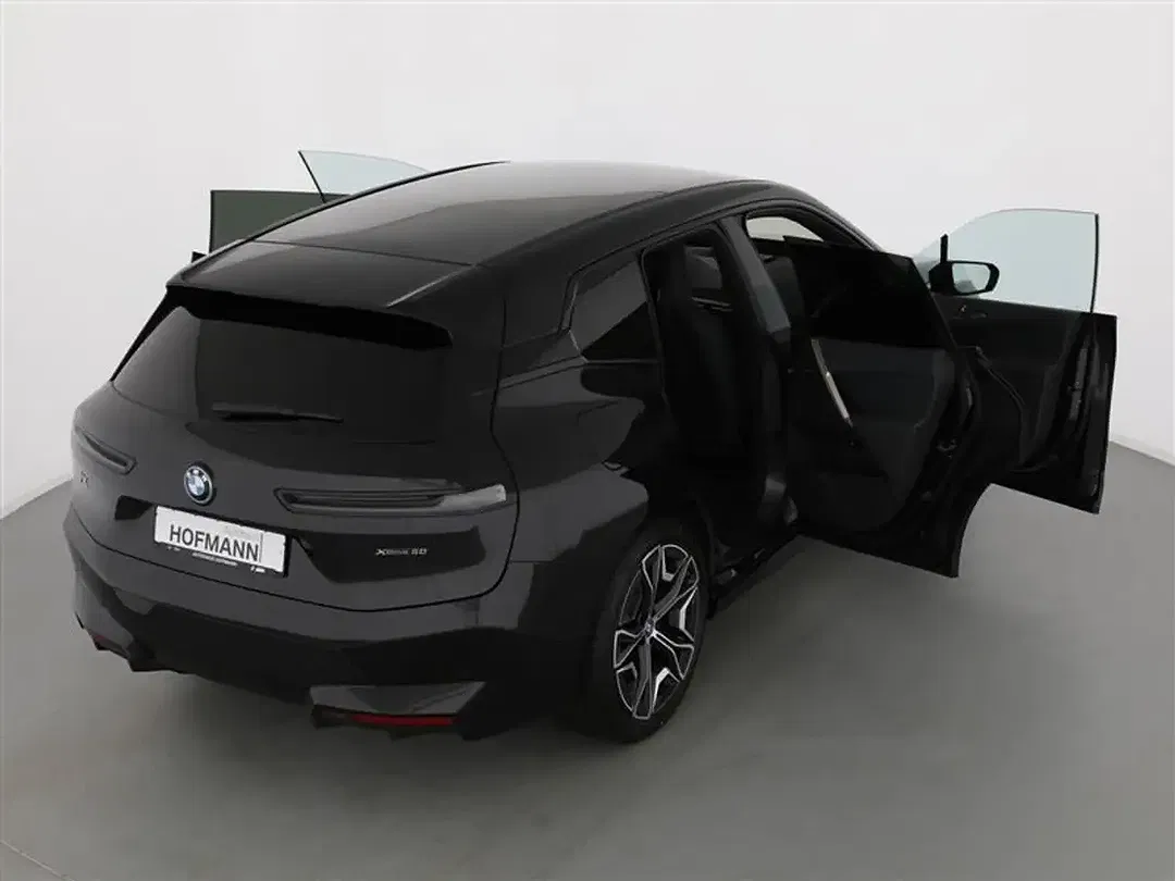 BMW iX - Thumbnail 11