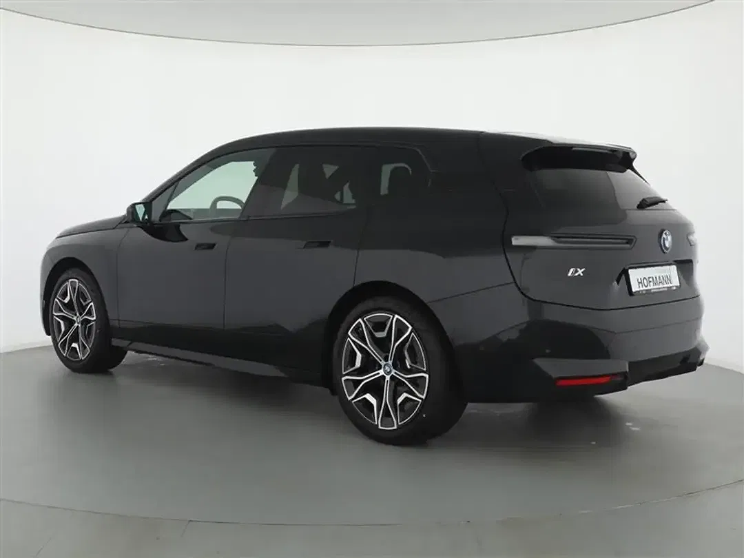 BMW iX - Thumbnail 3