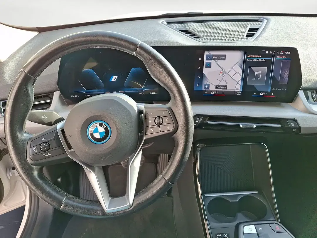 BMW iX1 xDrive - Thumbnail 6