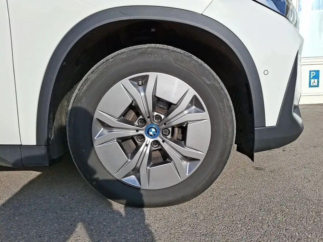 BMW iX1 xDrive - Thumbnail 7