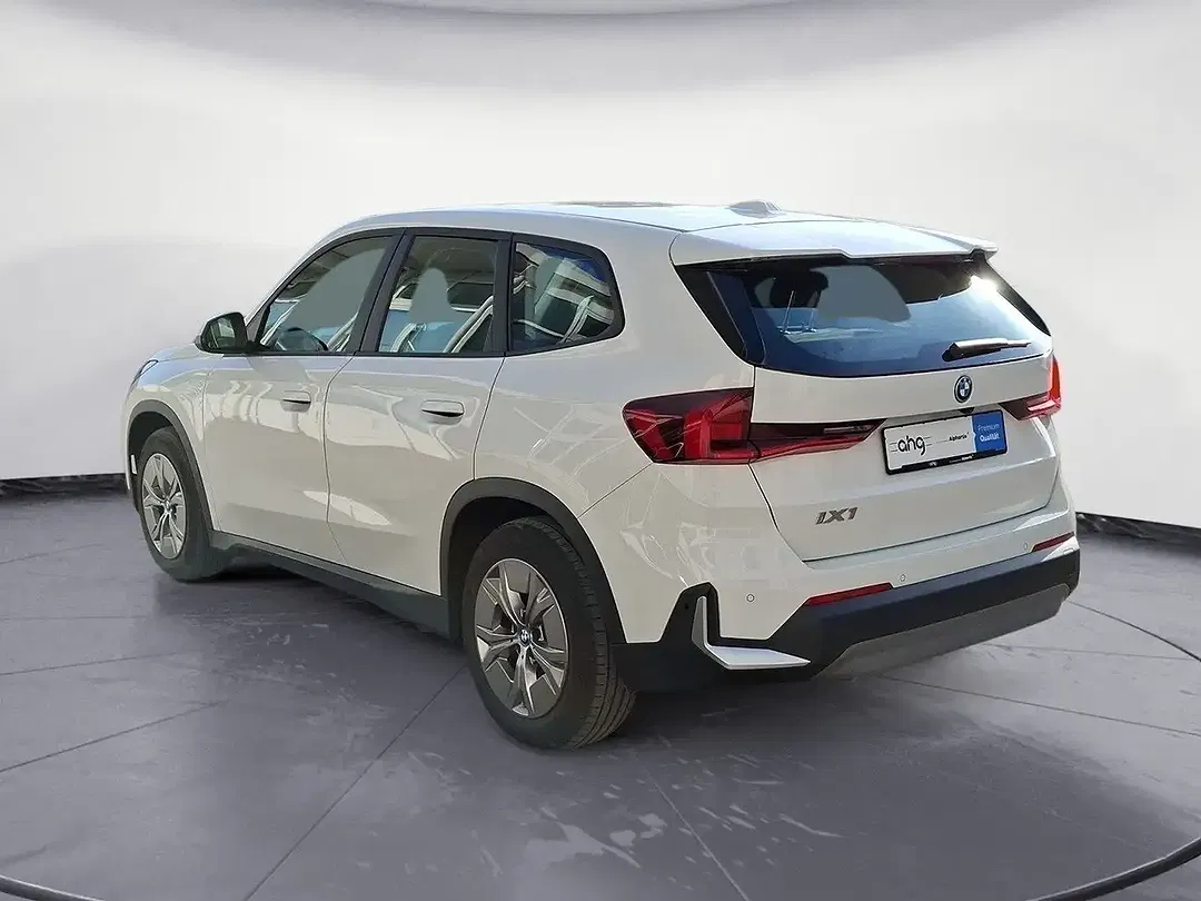BMW iX1 xDrive - Thumbnail 3