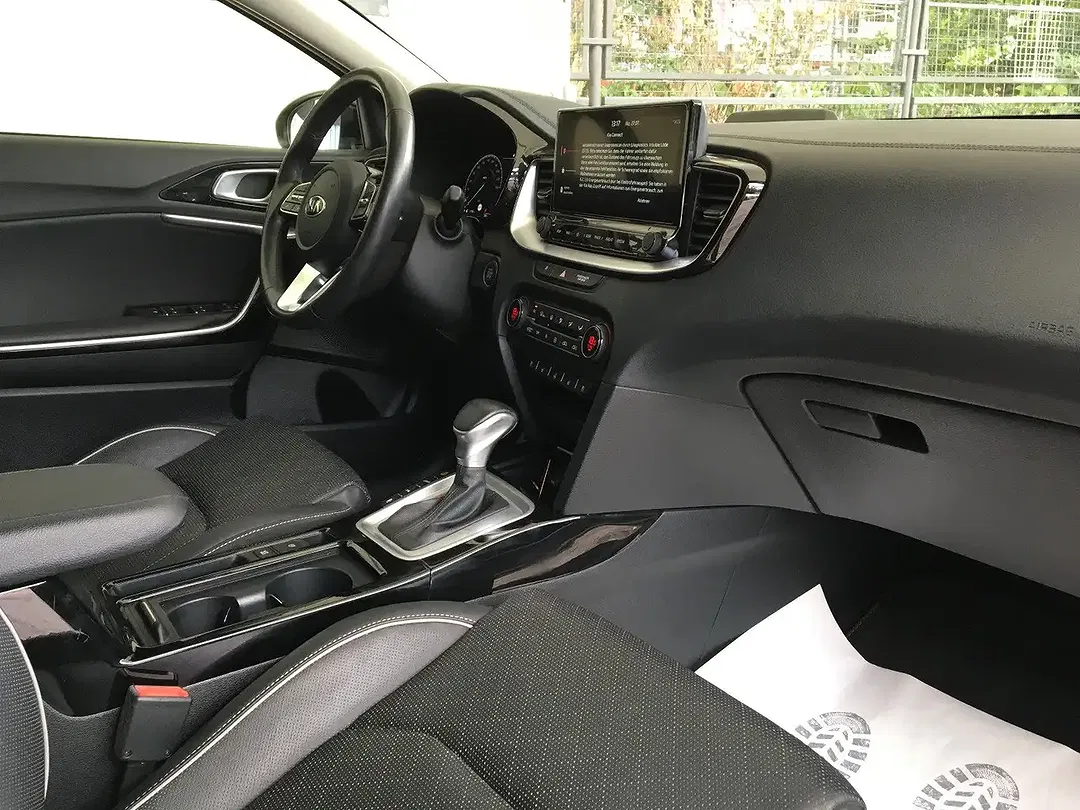 Kia XCeed 1.6 PHEV Hybrid Platinum Edition - Thumbnail 13