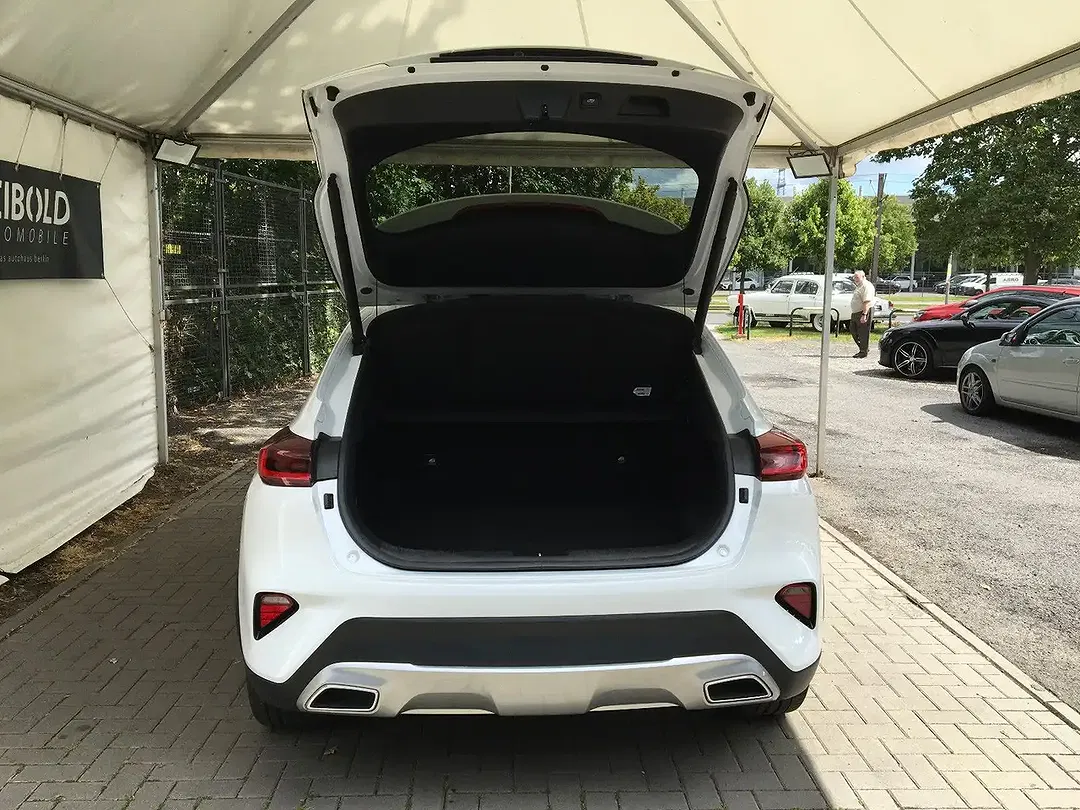 Kia XCeed 1.6 PHEV Hybrid Platinum Edition - Thumbnail 8
