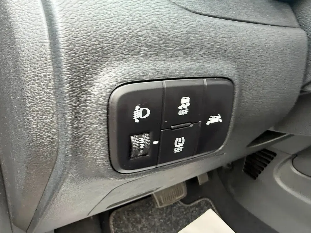 Hyundai i10 AUT - Thumbnail 11