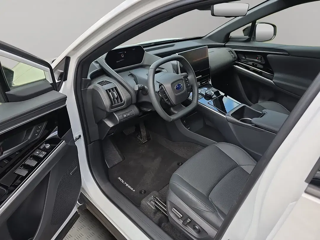 Subaru Solterra Platinum Plus - Thumbnail 10
