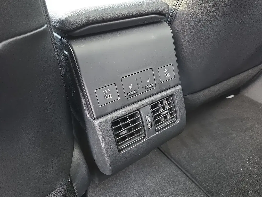Subaru Solterra Platinum Plus - Thumbnail 19