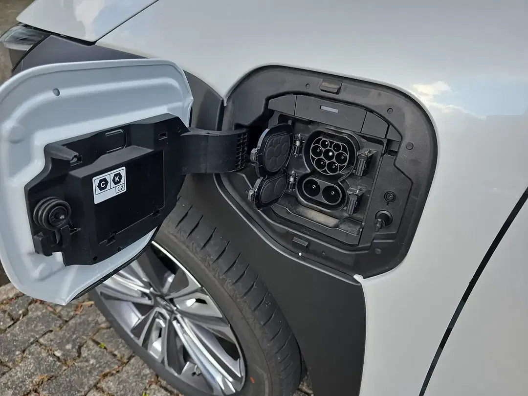 Subaru Solterra Platinum Plus - Thumbnail 23