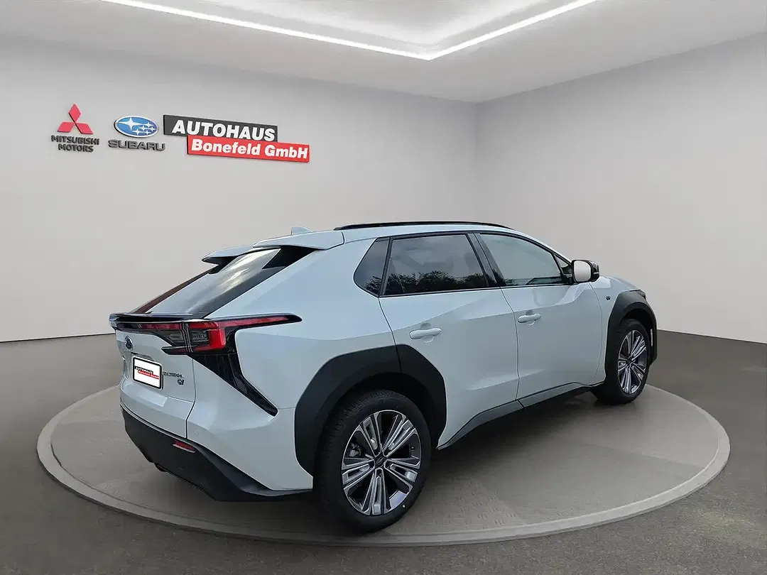 Subaru Solterra Platinum Plus - Thumbnail 3