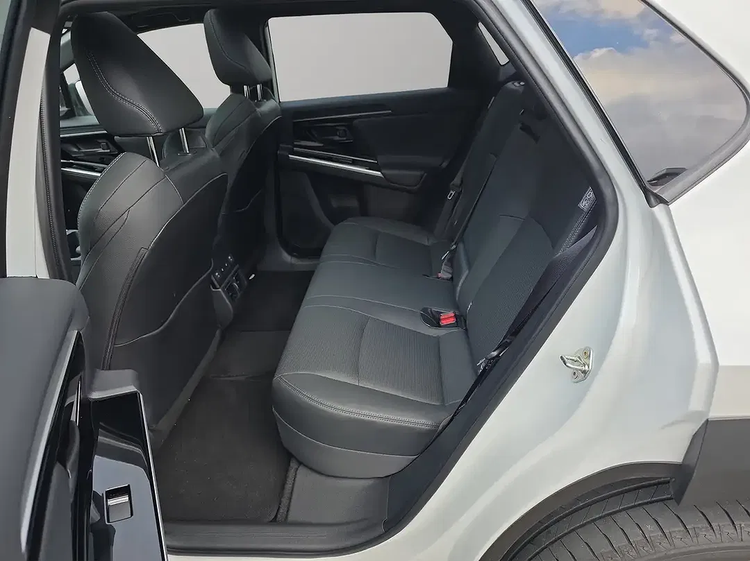 Subaru Solterra Platinum Plus - Thumbnail 9
