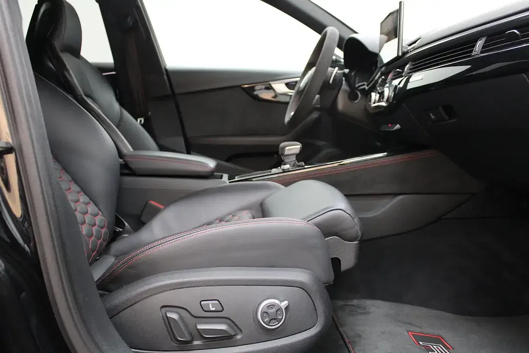 Audi RS4 TFSI RS Avant - Thumbnail 14