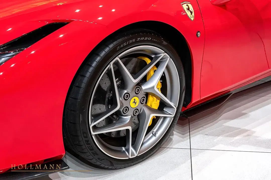 Ferrari F8 Tributo - foto 15