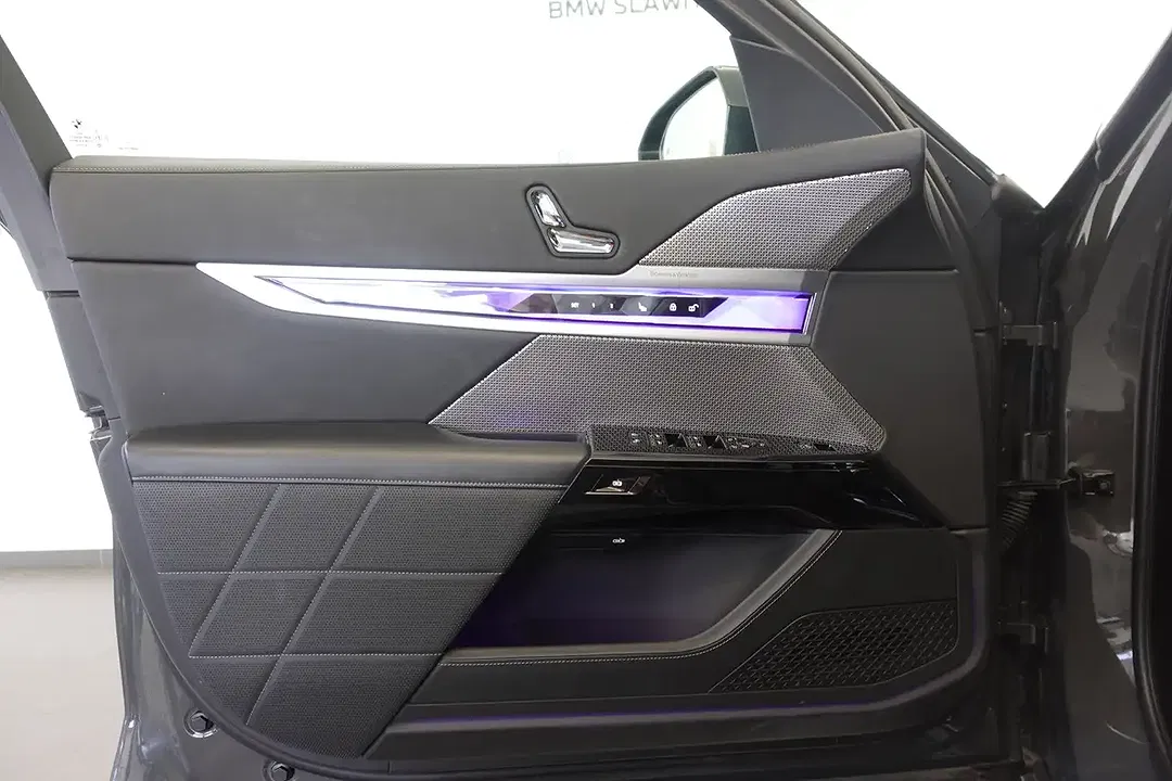 BMW i7 xDrive - Thumbnail 5