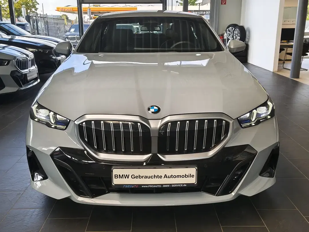 BMW 520 M Sport - Thumbnail 2