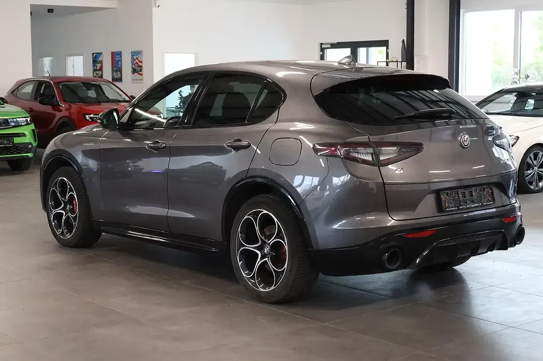 Alfa Romeo Stelvio Q4 Veloce - Thumbnail 5