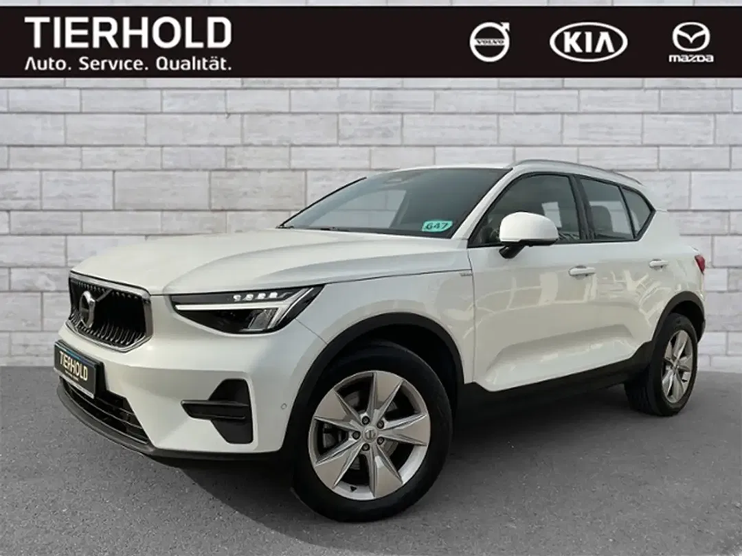 Volvo XC40 B3 Core - Thumbnail 1