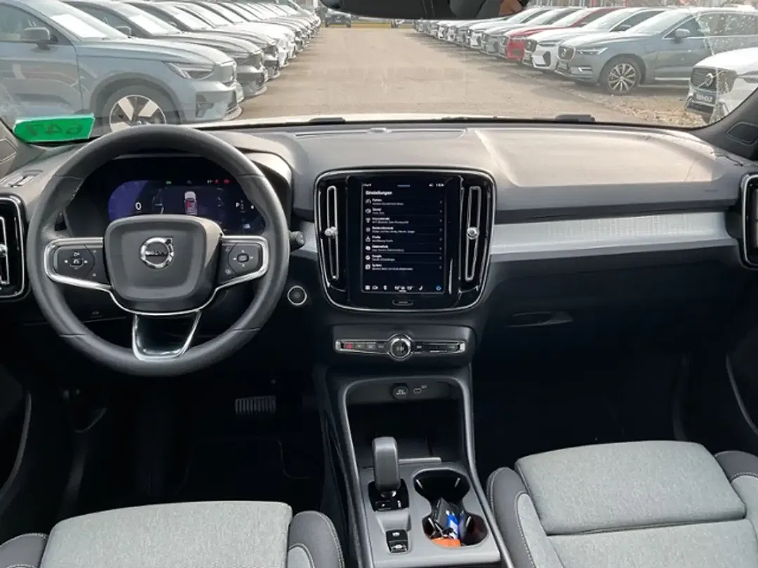 Volvo XC40 B3 Core - Thumbnail 2