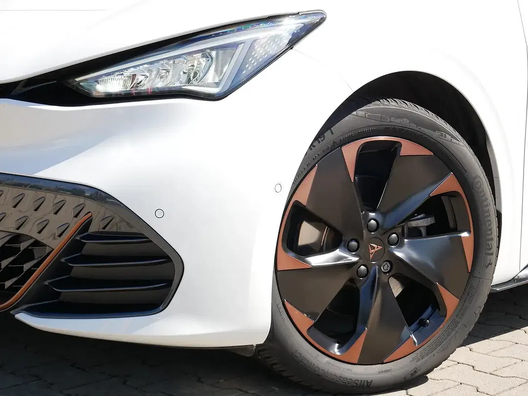 CUPRA Born - Thumbnail 2
