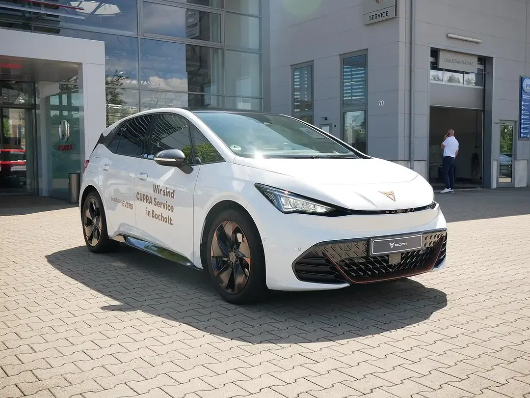 CUPRA Born - Thumbnail 4