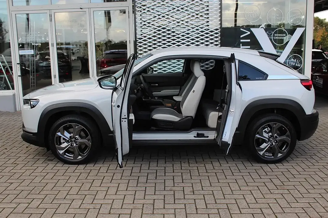 Mazda MX-30 EV Advantage Modern Confidence - Thumbnail 3