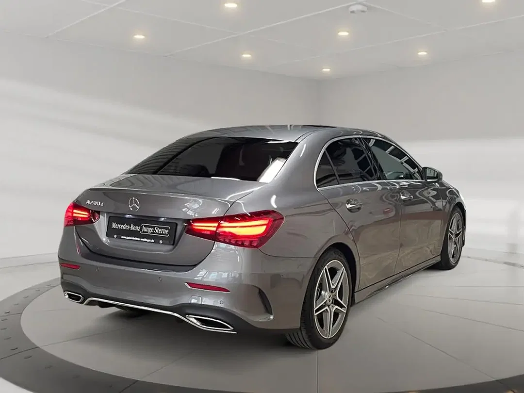 Mercedes-Benz A 200 AMG MBUX - Afbeelding 1