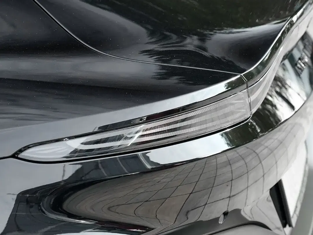 Aston Martin Vantage V8 - Thumbnail 14