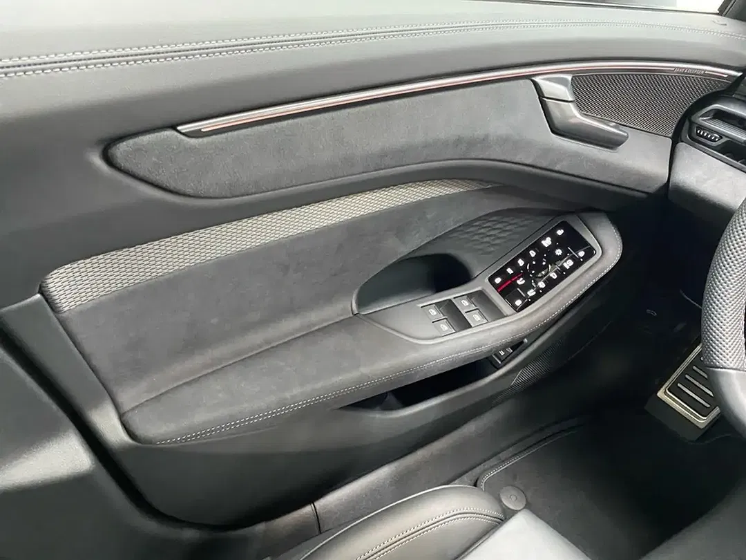 Audi A6 TDI quattro Avant S line - Thumbnail 12