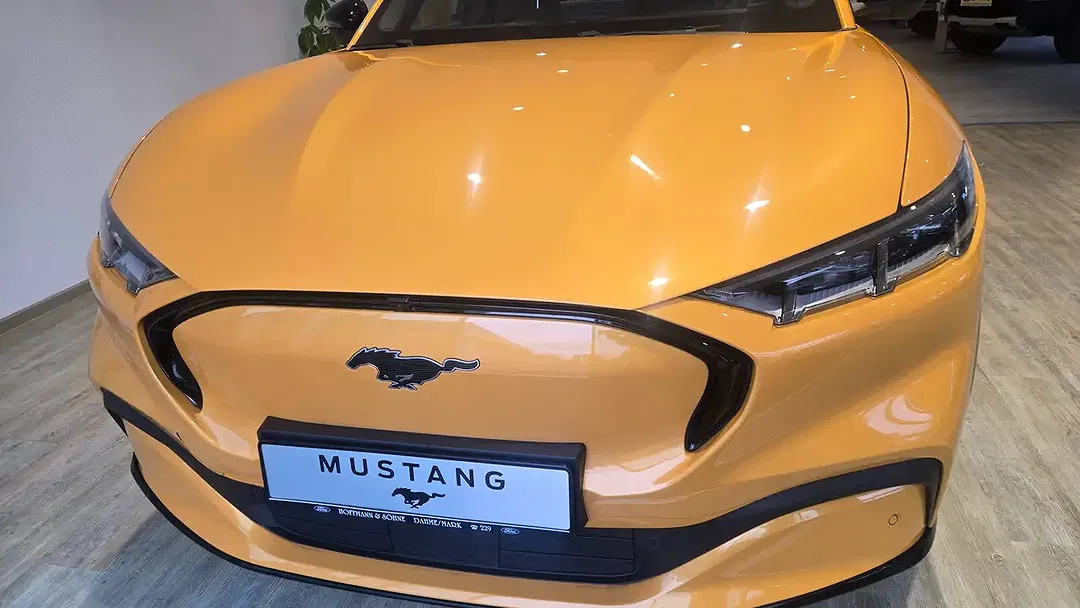 Ford Mustang Mach-E 4x4 Premium - foto 2