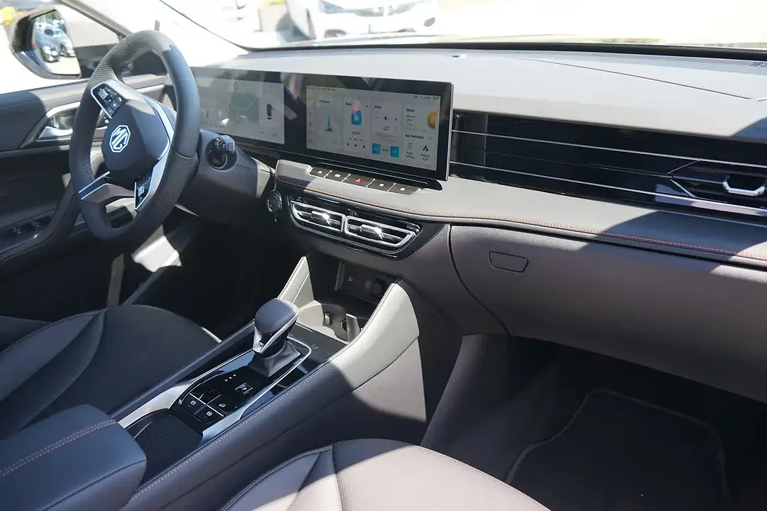 MG HS 1.5 T-GDI AUT Luxury - Thumbnail 4