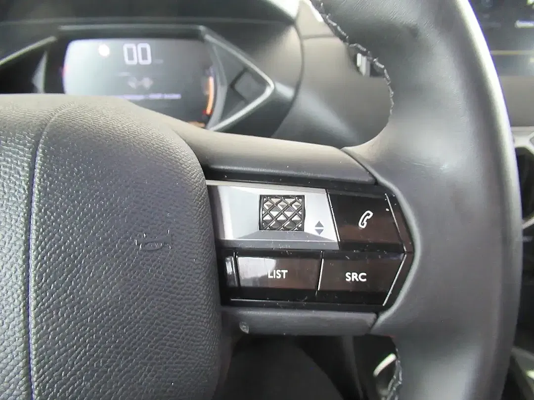 DS Automobiles DS 3 - Thumbnail 11