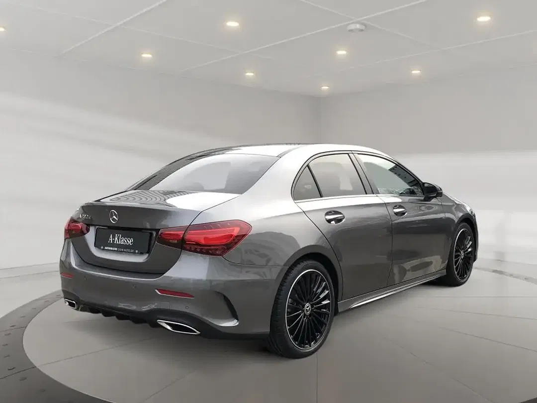 Mercedes-Benz A 220 AMG MBUX Night - foto 2