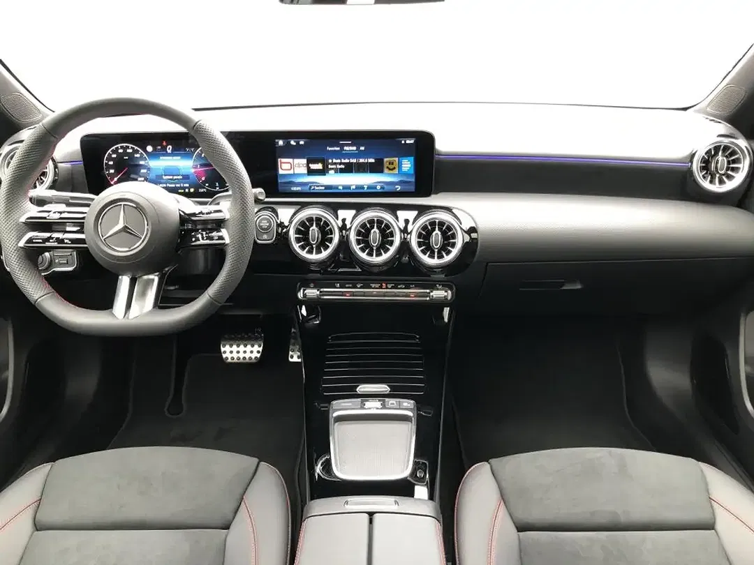 Mercedes-Benz A 220 AMG MBUX Night - Thumbnail 4