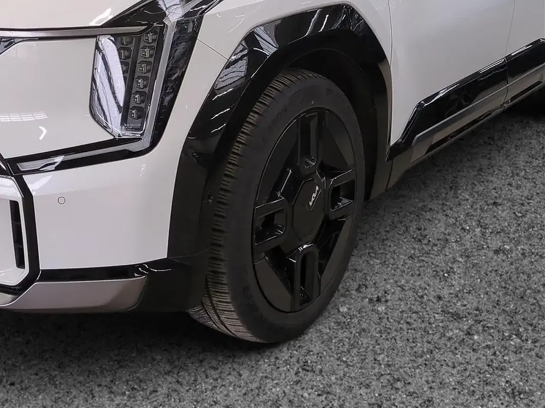 Kia EV9 GT-Line Launch Edition - Thumbnail 13