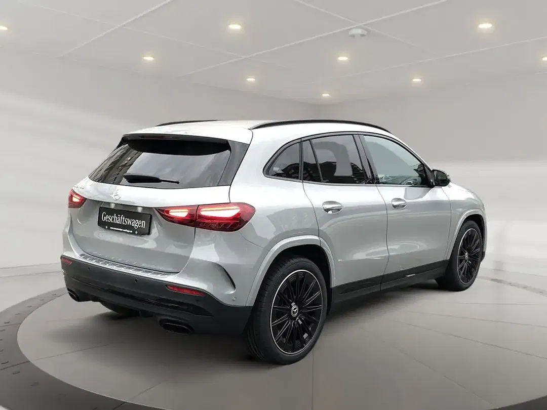 Mercedes-Benz GLA 180 AMG MBUX Night - Thumbnail 2