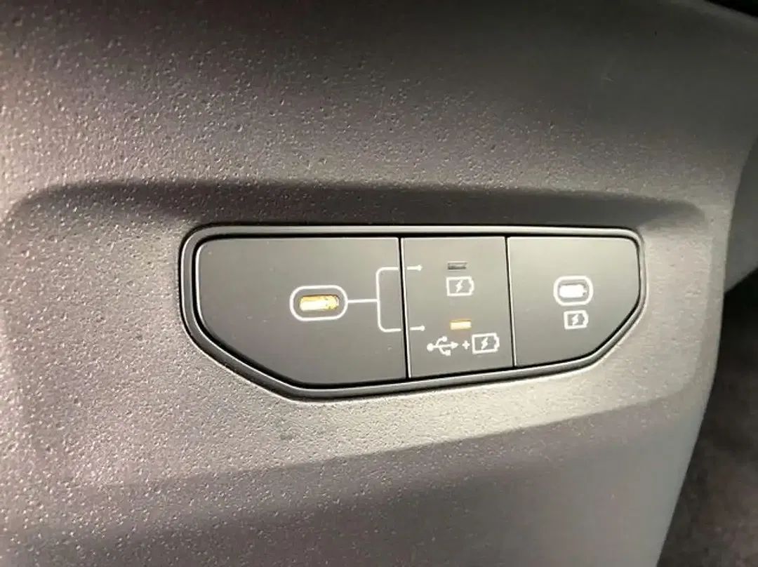 Kia EV6 Air - Thumbnail 13