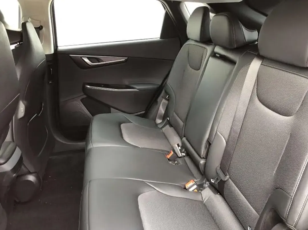 Kia EV6 Air - Thumbnail 8