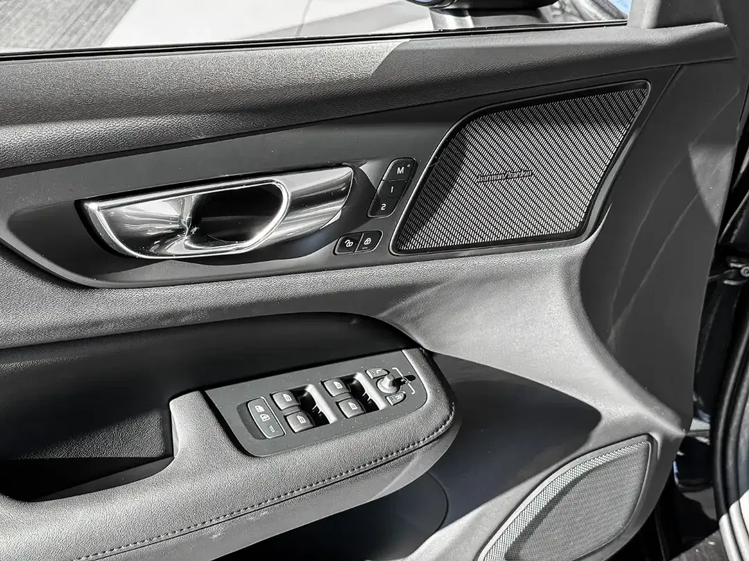 Volvo V60 B4 Plus Dark - Thumbnail 13
