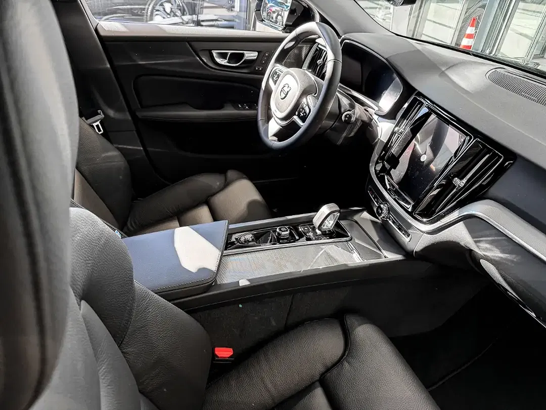 Volvo V60 B4 Plus Dark - Thumbnail 5
