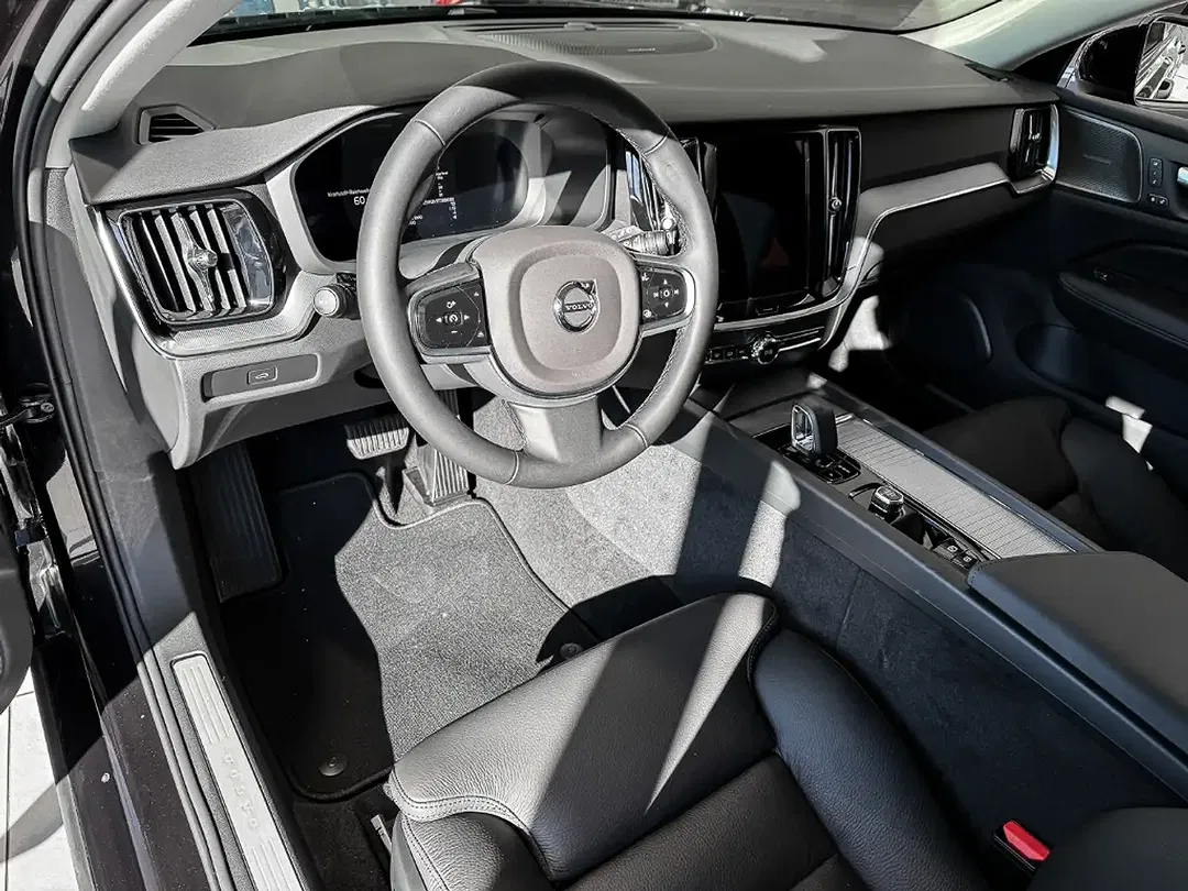 Volvo V60 B4 Plus Dark - Thumbnail 6