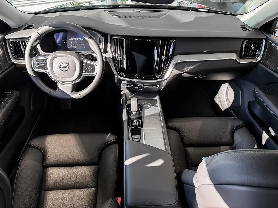 Volvo V60 B4 Plus Dark - Thumbnail 7