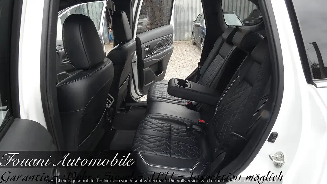 Mitsubishi Outlander PHEV 4WD Plus Spirit - Thumbnail 11