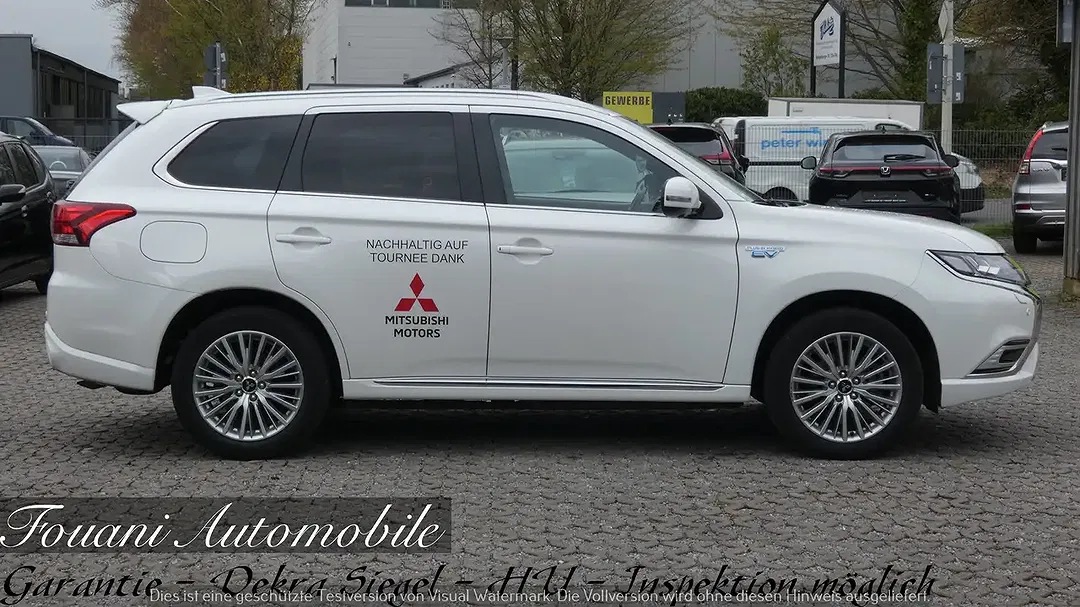 Mitsubishi Outlander PHEV 4WD Plus Spirit - Thumbnail 8